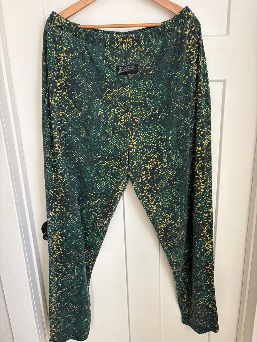 Zubaz Classic Snakeskin Lounge Pants Green & Yellow Packers Colorway large